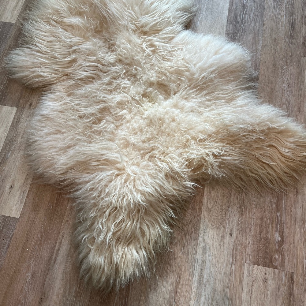 Lambskin Rug. Luxurious!!